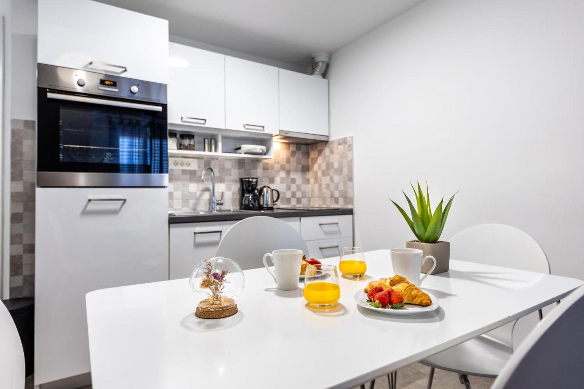 New Modern Nina Apartman *